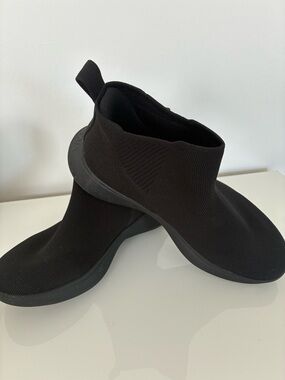 Vivaia Delilah Urban Lightweight Slip On Comfort  Sneaker Boots Size 42.5